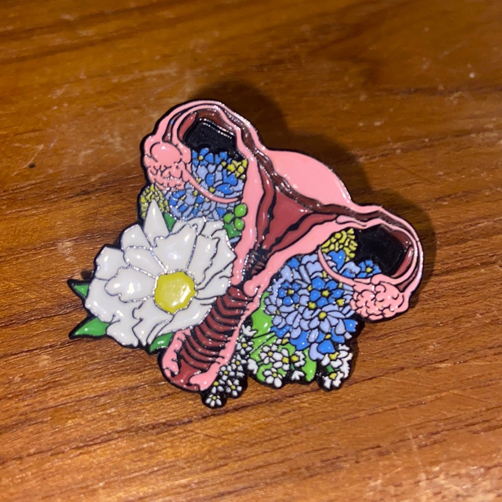 Enamel pin “The Uterus”